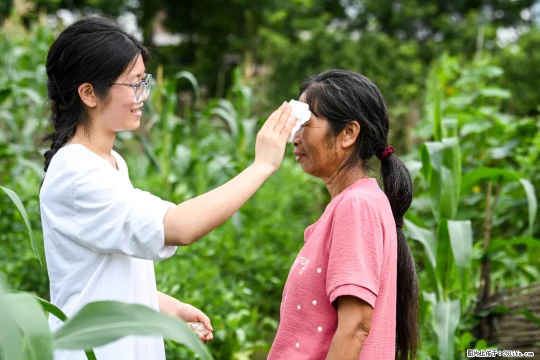 全网追的“扁担女孩”,找了一份暑假工,时薪12元 - 三门峡生活资讯 - 三门峡28生活网 smx.28life.com